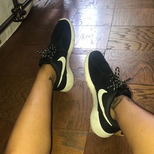 Vintage Woman’s Nike Rosherun